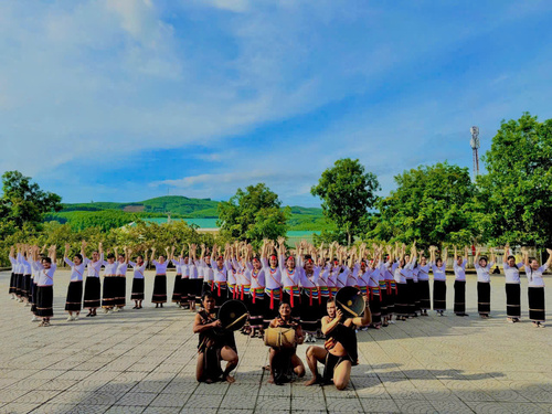Đồng diễn dân vũ 16